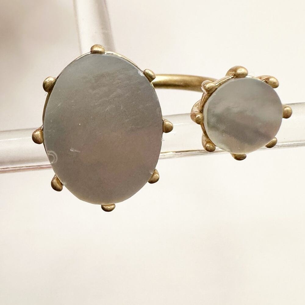 Mother of Pearl Ring Flat Double Gold tone MOP Small Size 4.75 * flaw